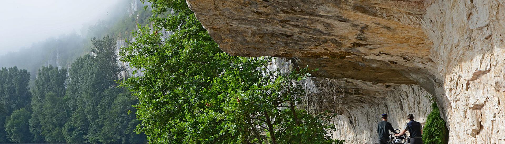 Chemin dans la falaise